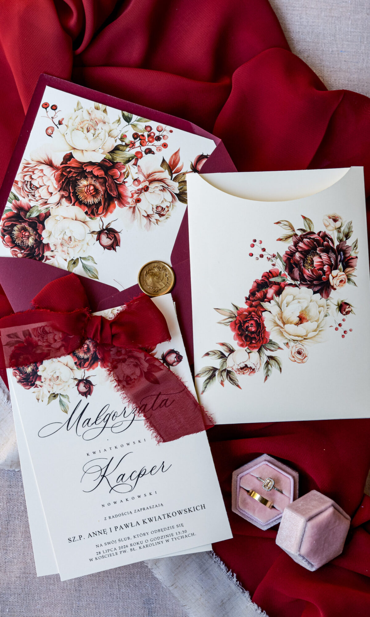 Bordowe zaproszenia ślubne z motywem kwiatowym Wz- 42