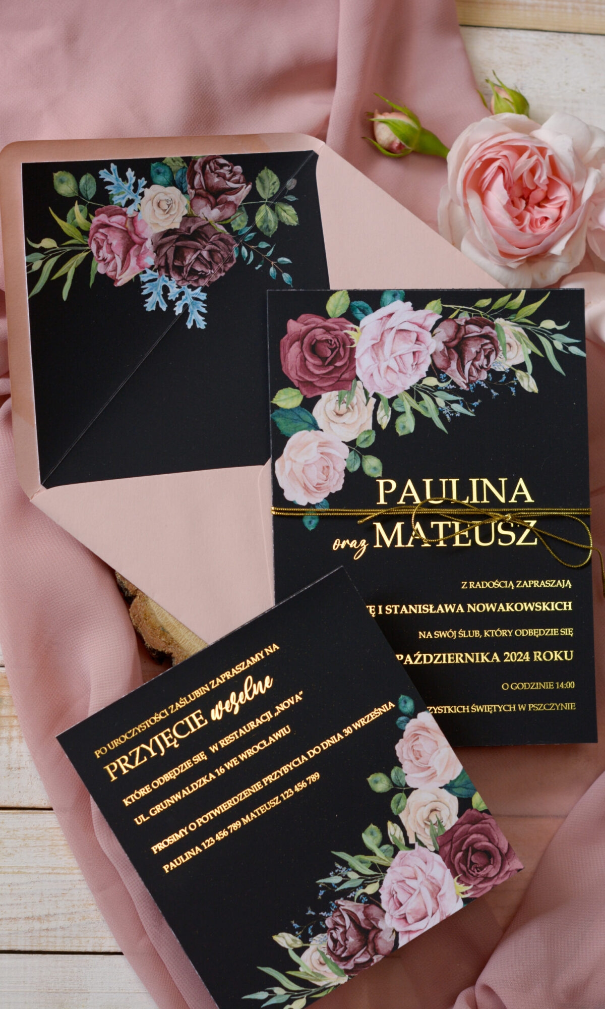 Czarne zaproszenia ślubne z motywem kwiatowym Wz-51