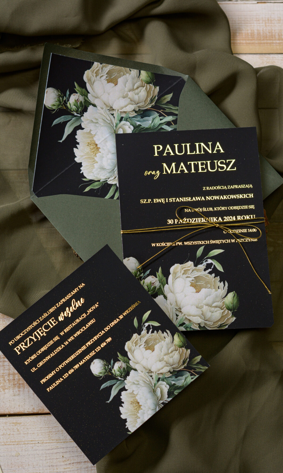 Czarne zaproszenia ślubne z motywem piwonii Wz-52