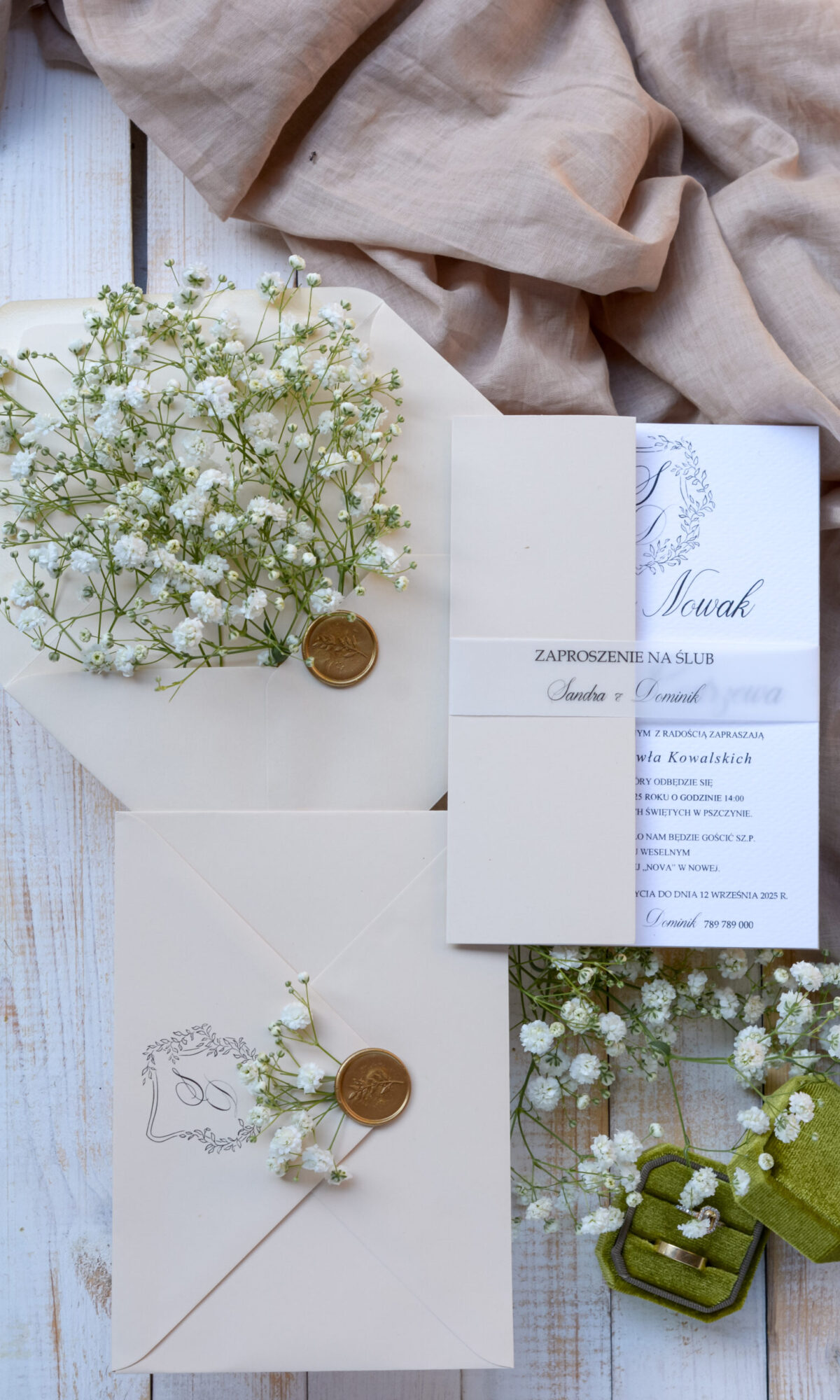 Beżowe zaproszenia ślubne z gipsówką Wz- 87