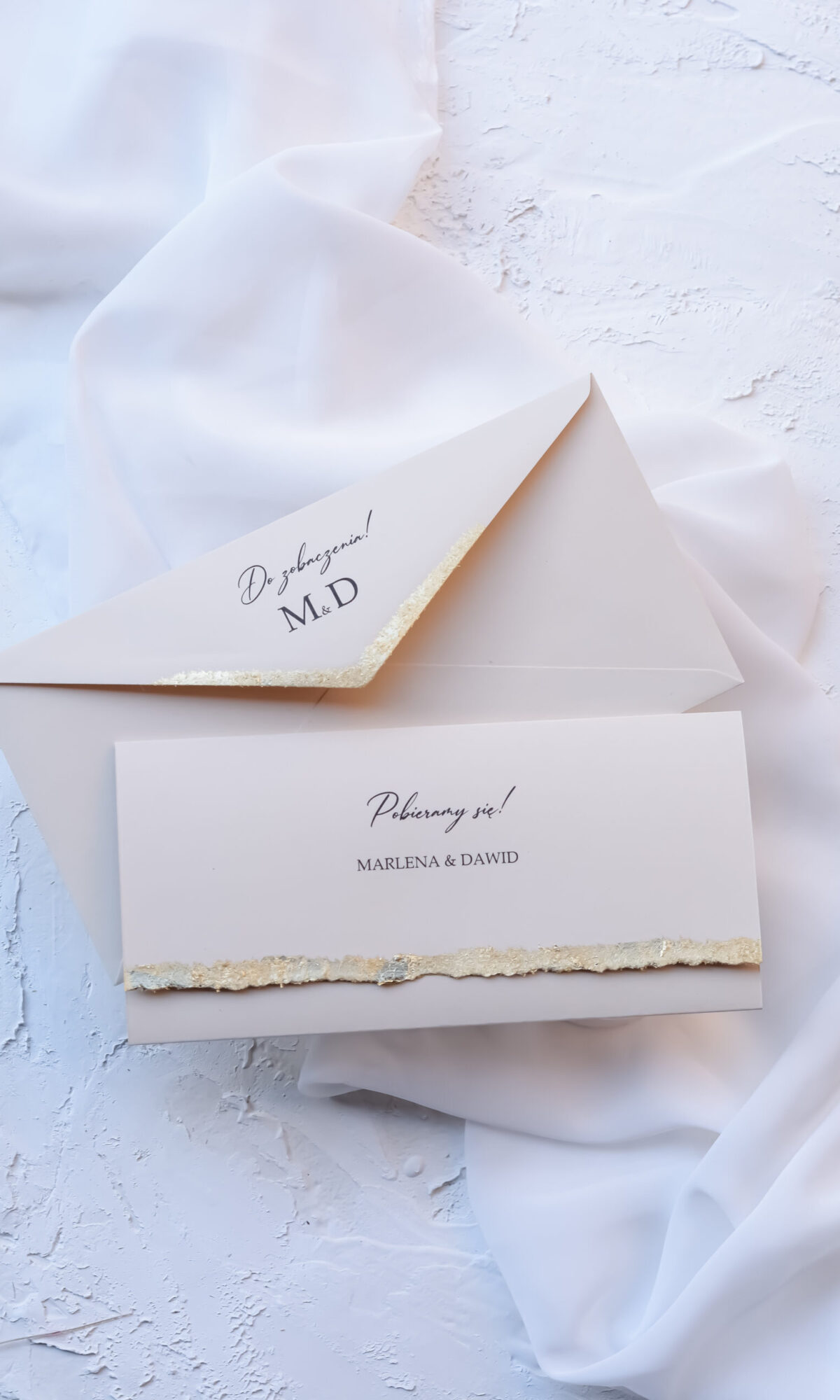 Beżowe zaproszenie ślubne ze złoceniem Wz-27