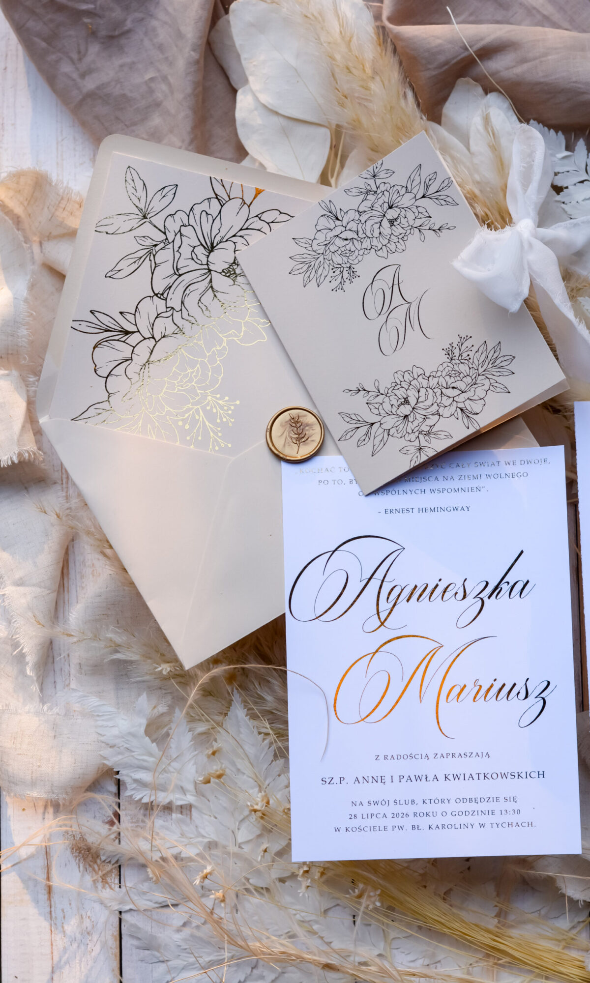 Beżowe zaproszenia ze złoceniem Wz-93