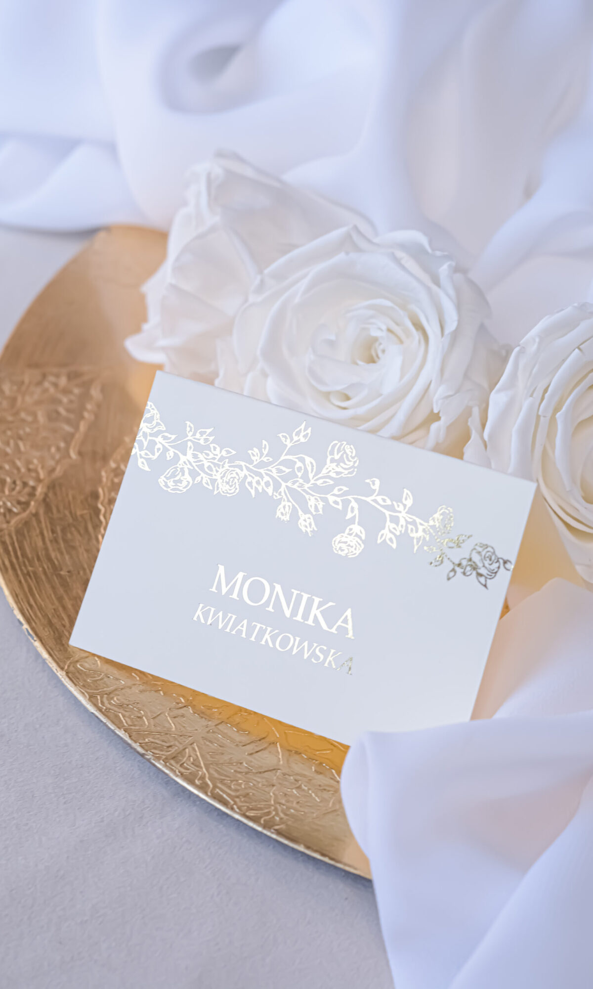 Kremowe winietki ślubne ze złoceniem WI-39
