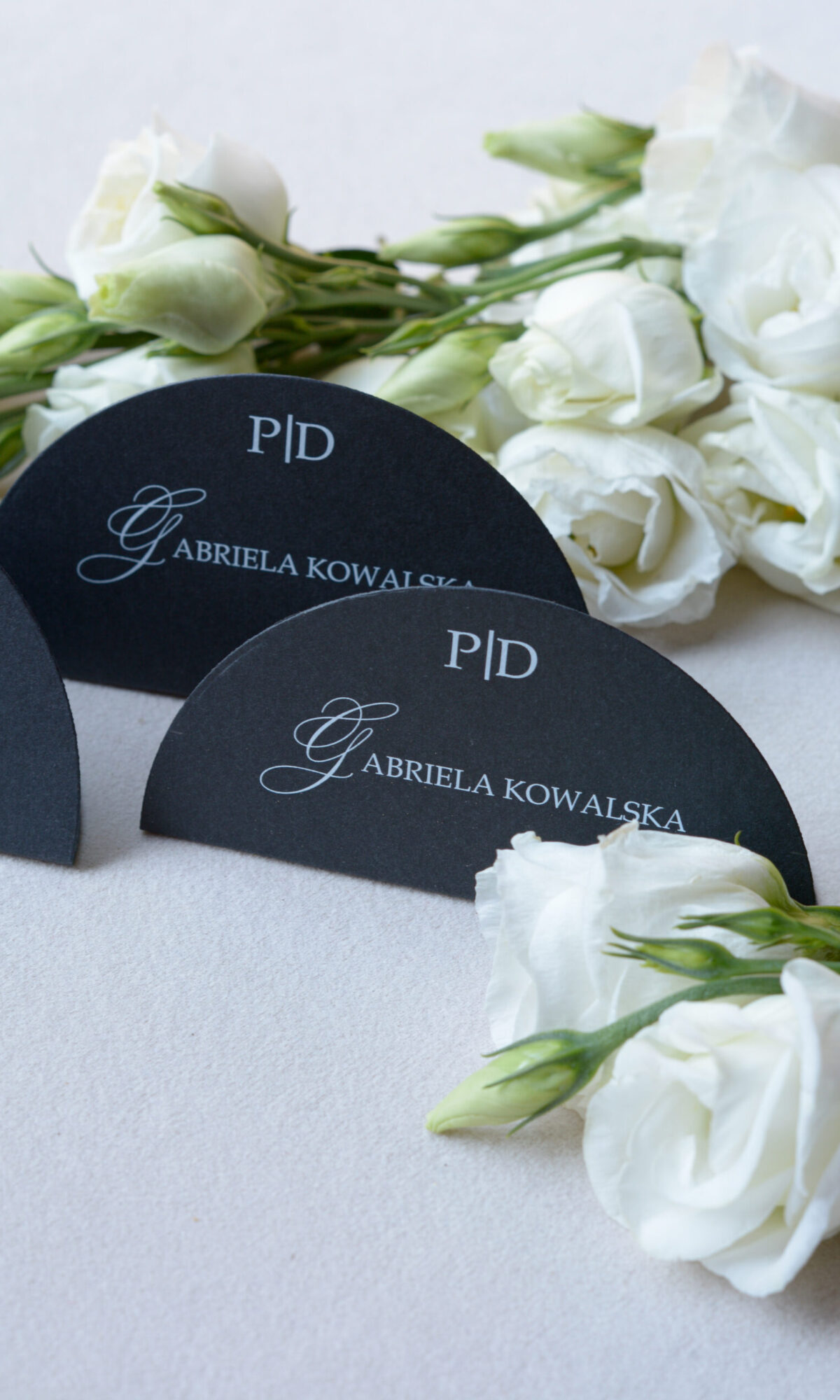 Czarne winietki ślubne z białym nadrukiem WI-55