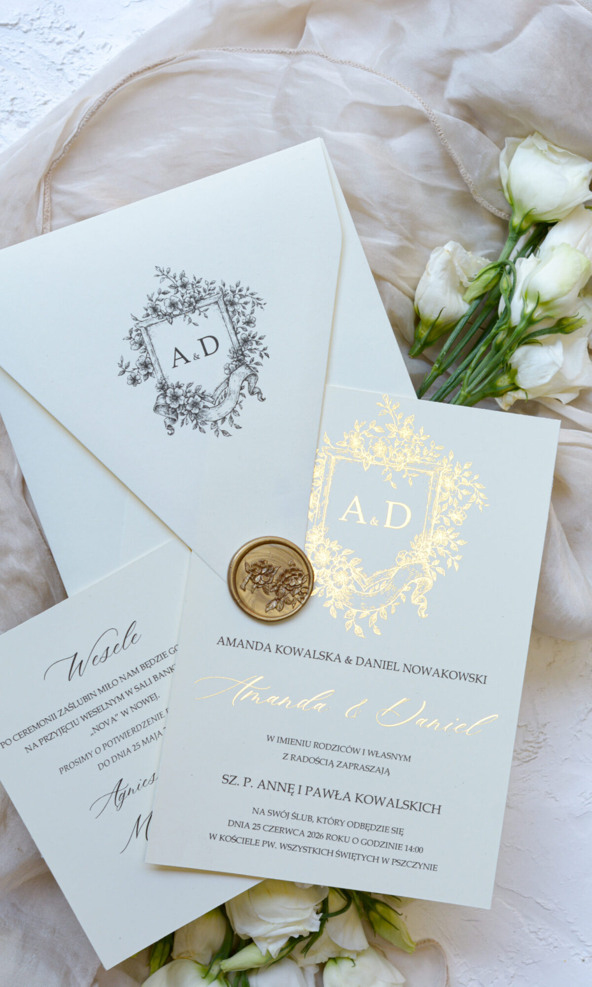 Złocone, kremowe zaproszenia ślubne Wz-149