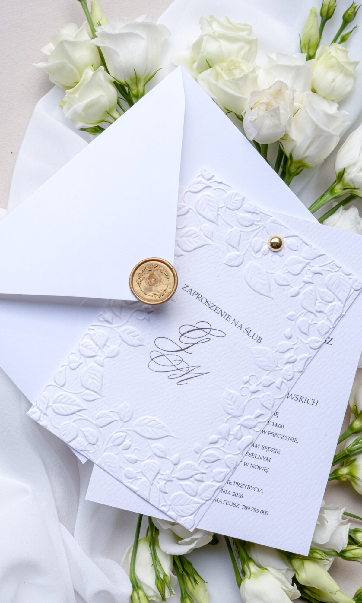 Tłoczone, białe zaproszenia ślubne Wz-127