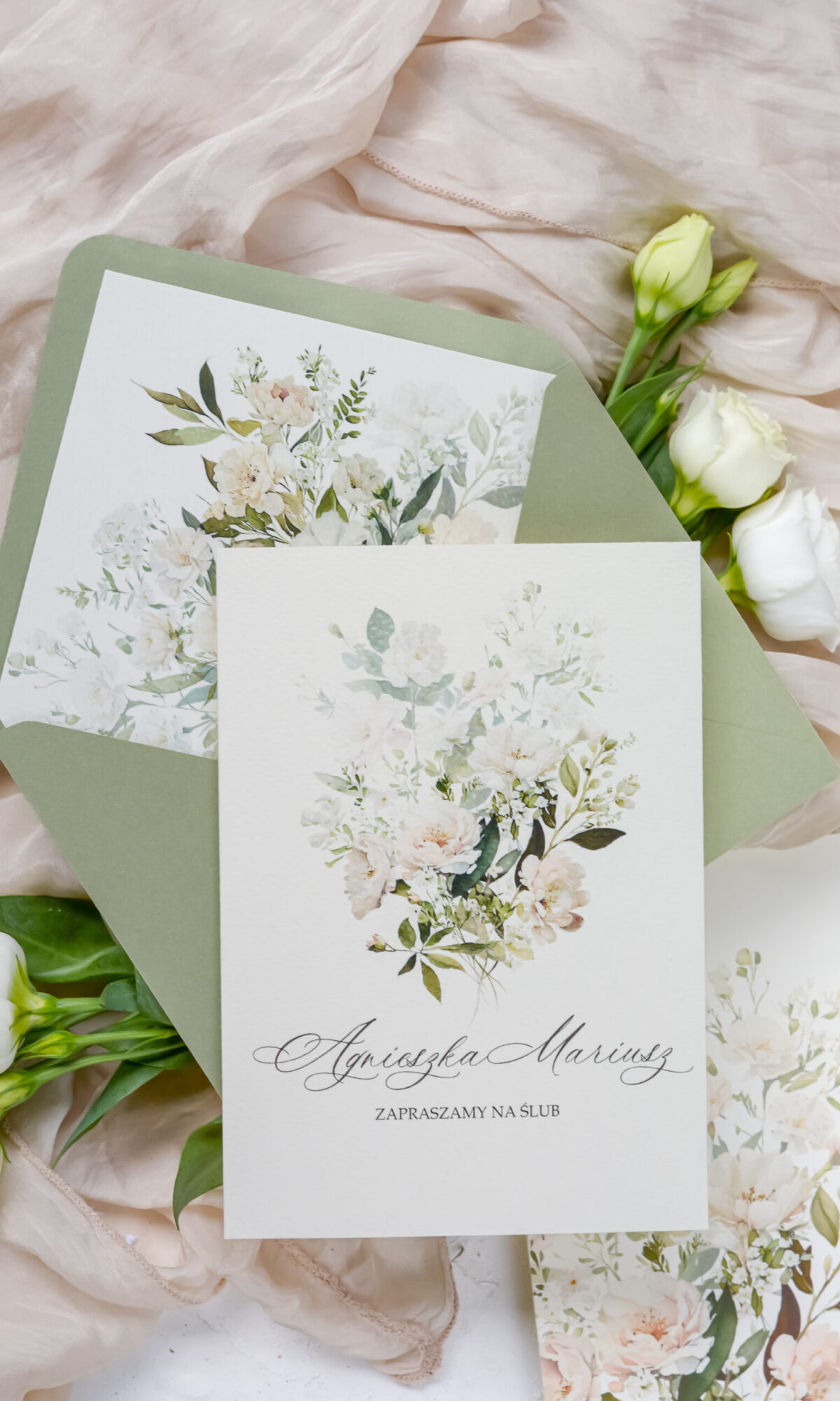 Zielone zaproszenia ślubne z motywem kwiatowym Wz-163