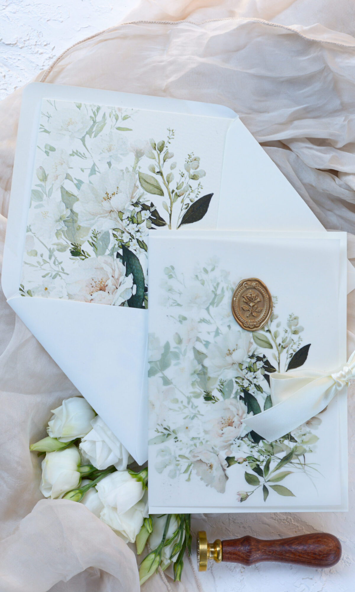 Kremowe zaproszenia ślubne z motywem kwiatowych Wz-136