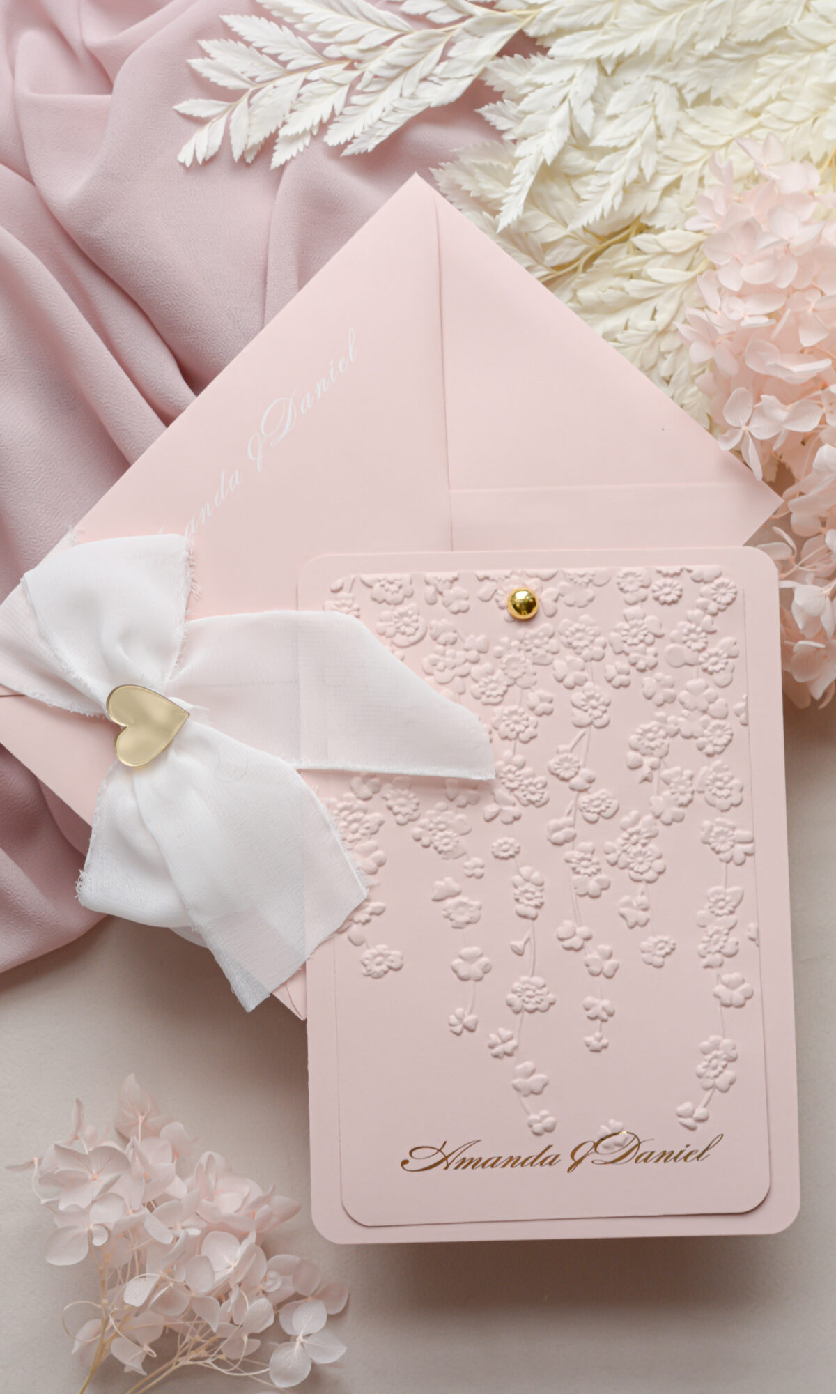 Różowe zaproszenia ślubne z tłoczeniem Wz-178